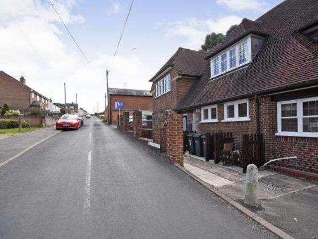 Flat for sale in Chipping Hill, Essex