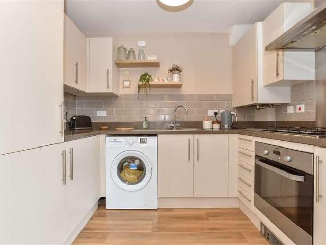 Flat for sale in Ash, Kent