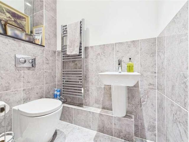 Flat for sale in Greenham