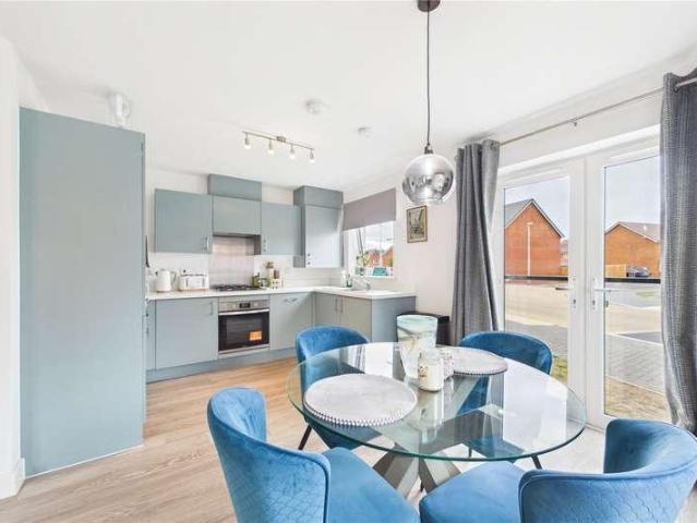 Flat for sale in Ryeish Green, Shinfield