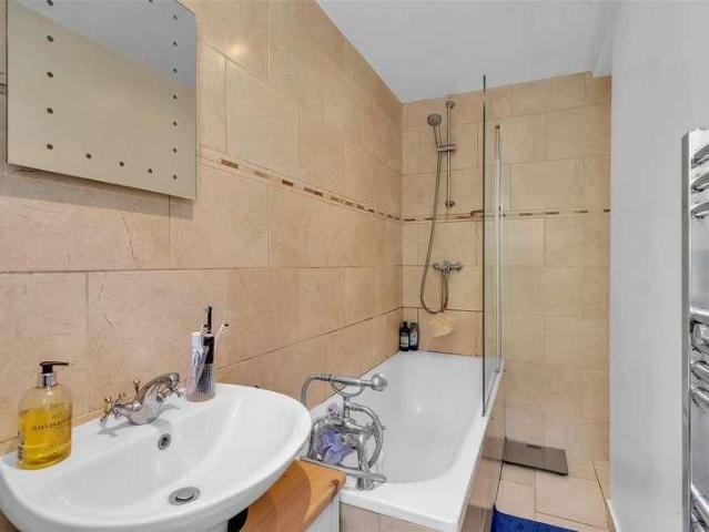 Flat for sale in Holloway Hill, Fole