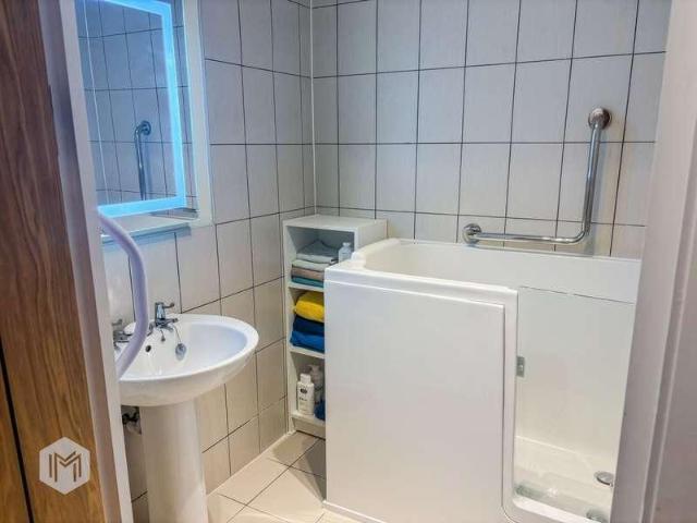 Flat for sale in Bolton, Side of the Moor