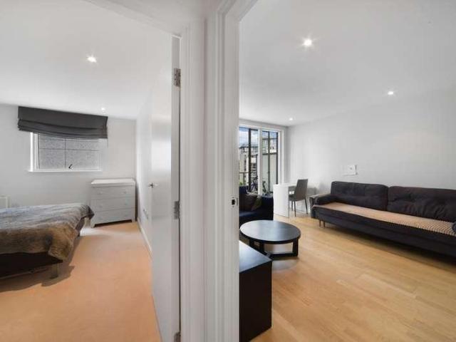 Flat for sale in Brentford, London Borough of Hounslow