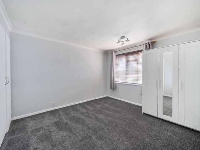 Flat for sale in Slough