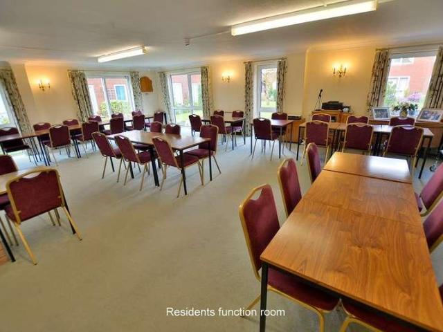 Flat for sale in Tricketts Cross, Ferndown
