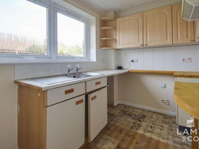 Flat for sale in Dale Hill, Essex