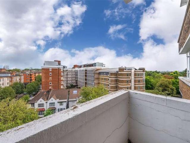 Flat for sale in St. John's Wood, Greater London