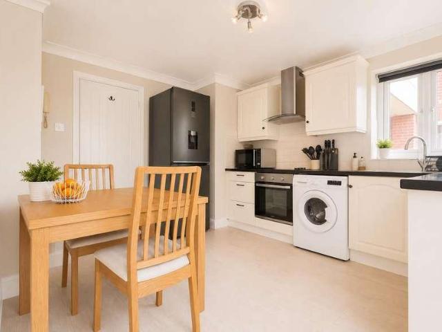 Flat for sale in Chipping Hill, Essex