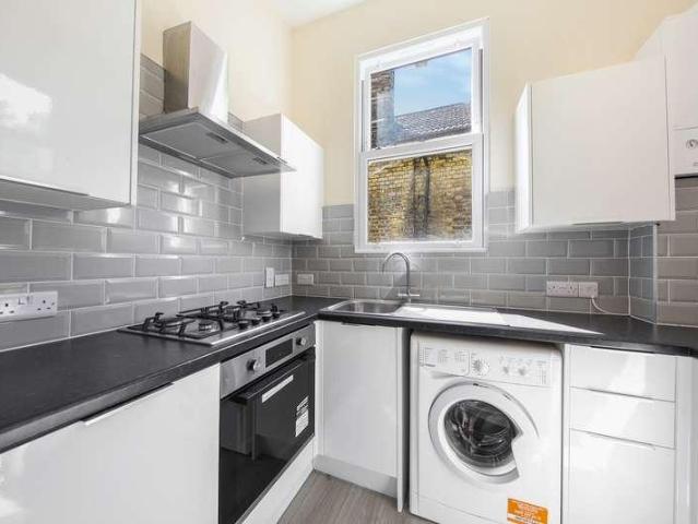 Flat for sale in Crystal Palace, Greater London
