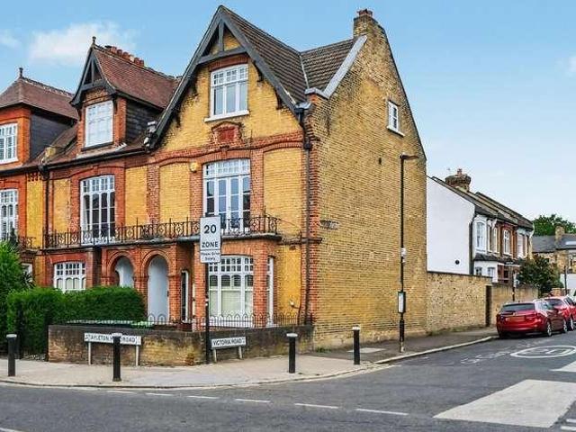 Flat for sale in Stroud Green, Greater London