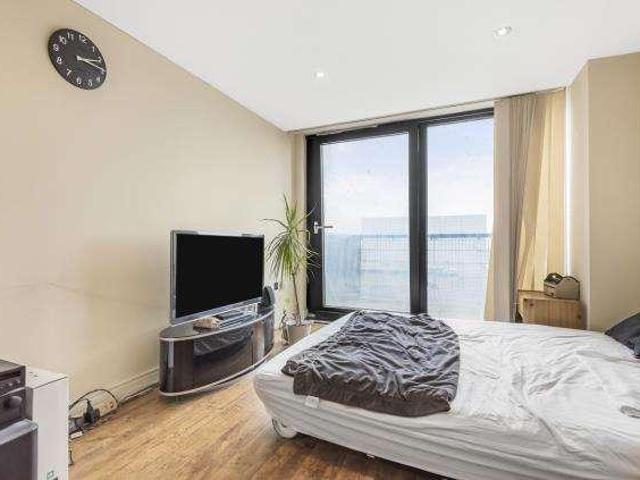 Flat for sale in North Finchley, Greater London
