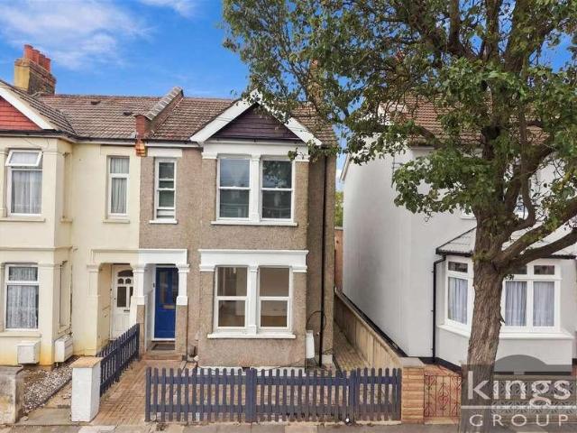 Flat for sale in Enfield Wash, Greater London