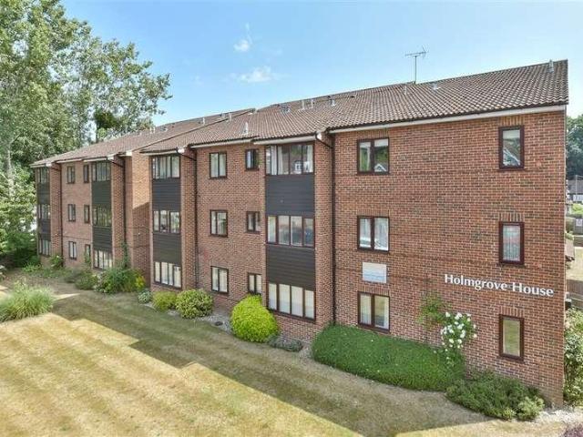 Flat for sale in London Borough of Croydon, Purley