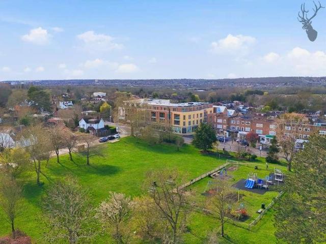 Flat for sale in Chigwell, Epping