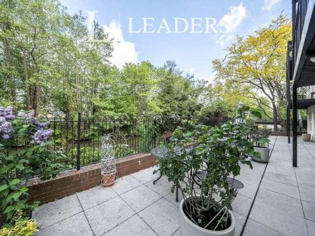 Flat for sale in Brook Street, Bourne Vale
