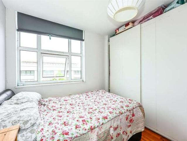 Flat for sale in London Borough of Ealing, Greater London