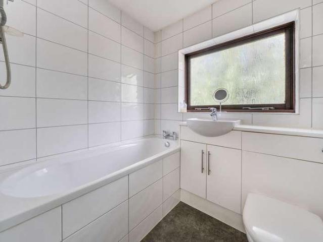 Flat for sale in Sunningdale, Windsor and Maidenhead