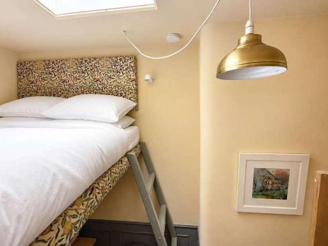 Flat for sale in Hillside, Leith