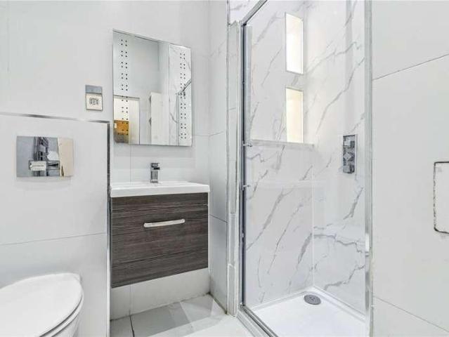 Flat for sale in Bayswater, Greater London