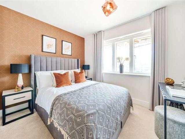 Flat for sale in Gerrards Cross, Denham