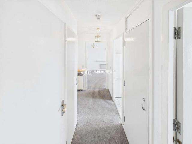 Flat for sale in Hendon, Greater London