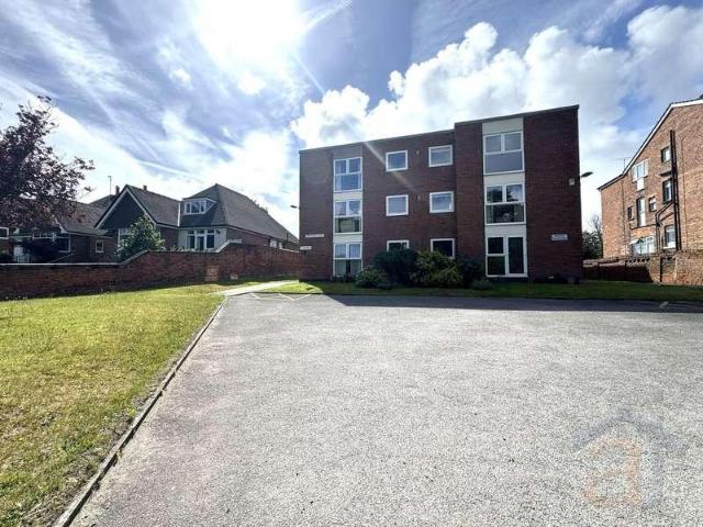 Flat for sale in Southport, Sefton
