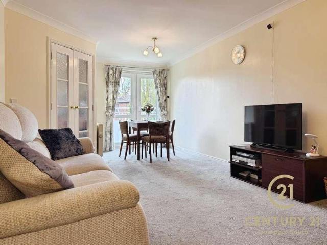 Flat for sale in Woolton, Calderstones