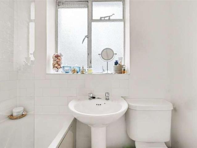 Flat for sale in Islington, Canonbury