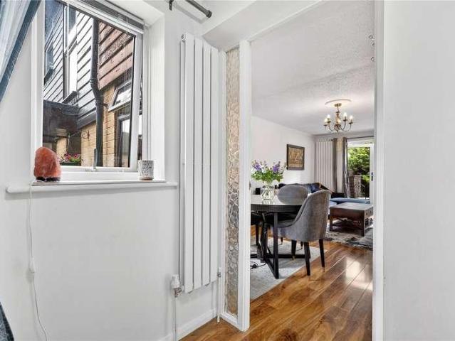 Flat for sale in Woking, Surrey