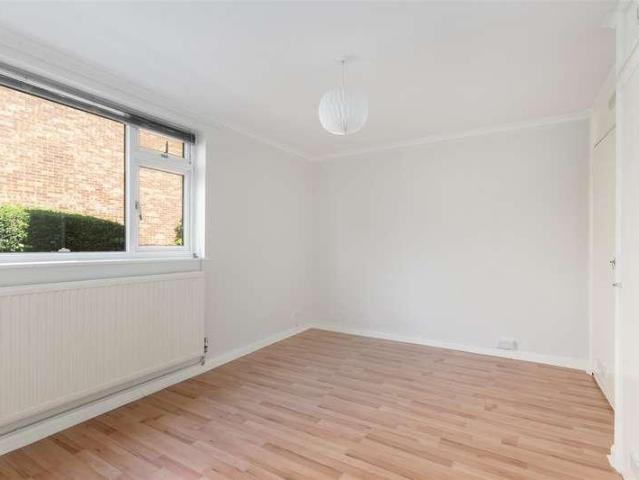Flat for sale in London Borough of Merton, Merton Park