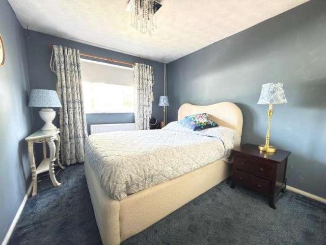 Flat for sale in Spring Park, Luton
