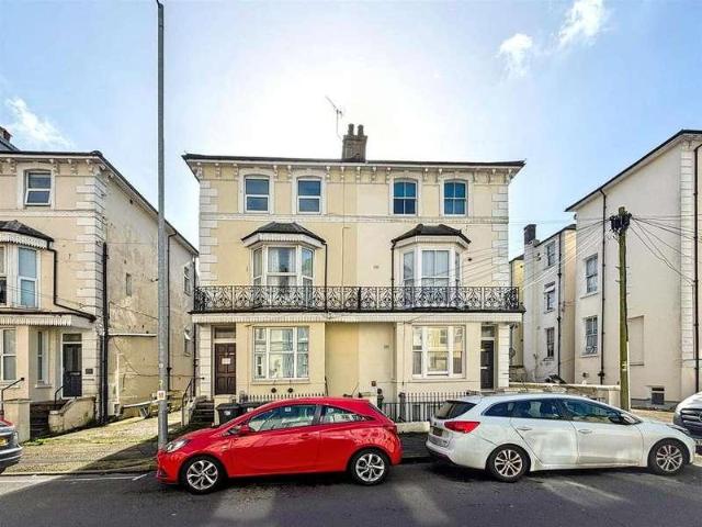 Flat for sale in Roselands, Eastbourne