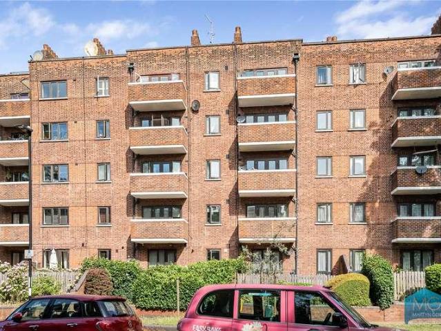 Flat for sale in Archway, Greater London