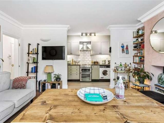 Flat for sale in Highbury, Greater London