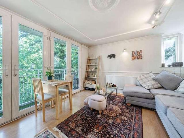 Flat for sale in Northwood, Northwood