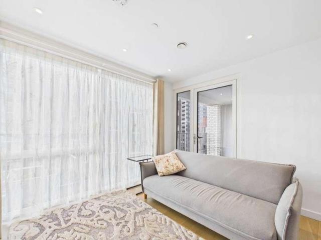 Flat for sale in Elephant and Castle, Greater London