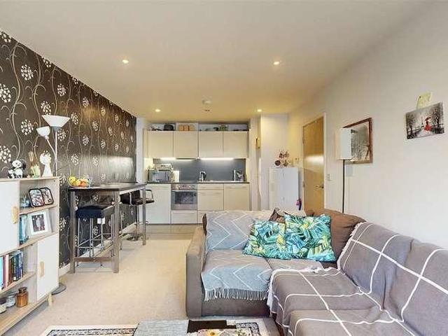Flat for sale in London Borough of Hounslow, Spring Grove