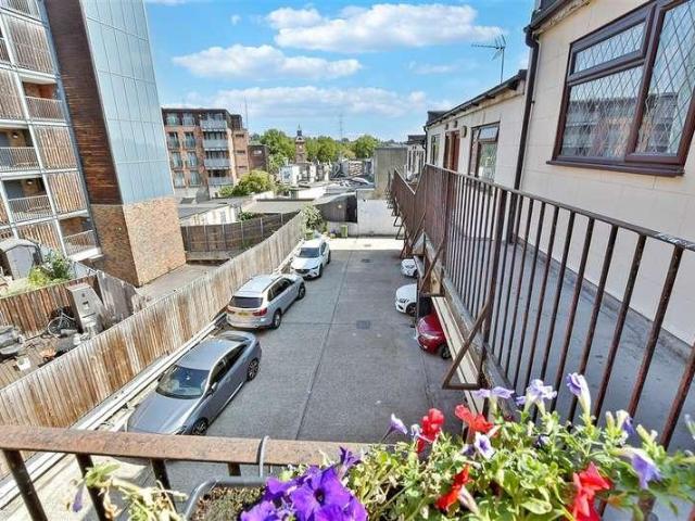 Flat for sale in Crayford, Greater London