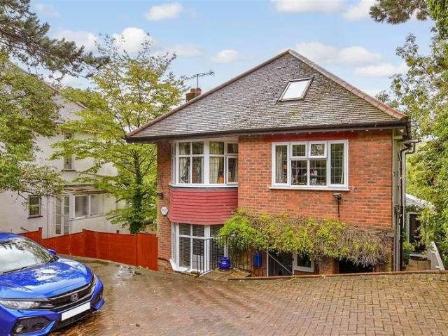 Flat for sale in London Borough of Croydon, Purley