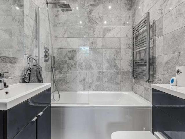 Flat for sale in Birch Green, Lower Halliford