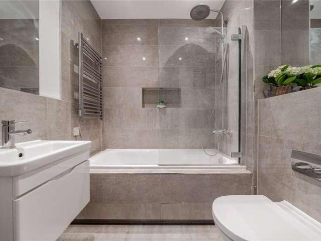 Flat for sale in Chertsey, Runnymede