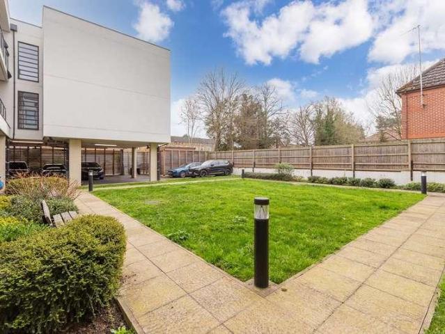 Flat for sale in Fishery, Maidenhead