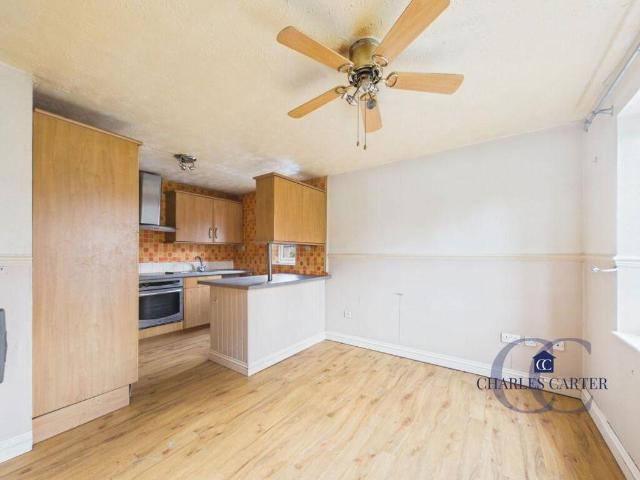 Flat for sale in Tewkesbury, Pamington