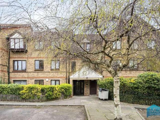 Flat for sale in Finchley, Greater London