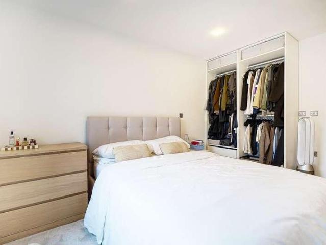 Flat for sale in London Borough of Lewisham, Forest Hill