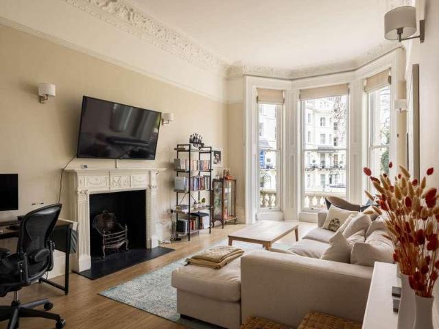 Flat for sale in South Kensington, Greater London