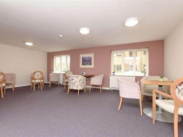 Flat for sale in Red Hill, Surrey