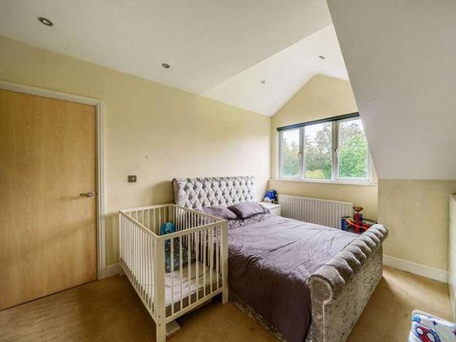 Flat for sale in Red Hill, Surrey