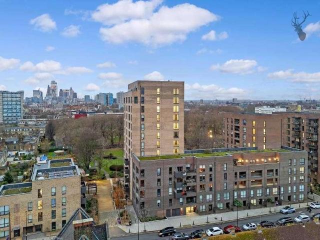 Flat for sale in Ratcliffe, Limehouse