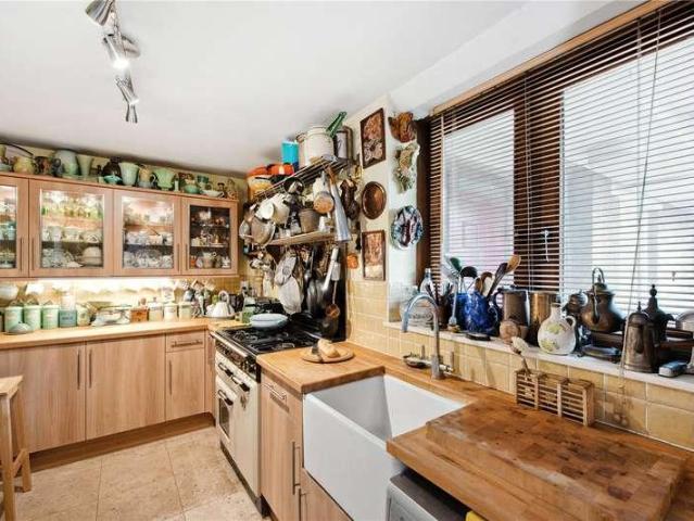 Flat for sale in Clapton, Upper Clapton